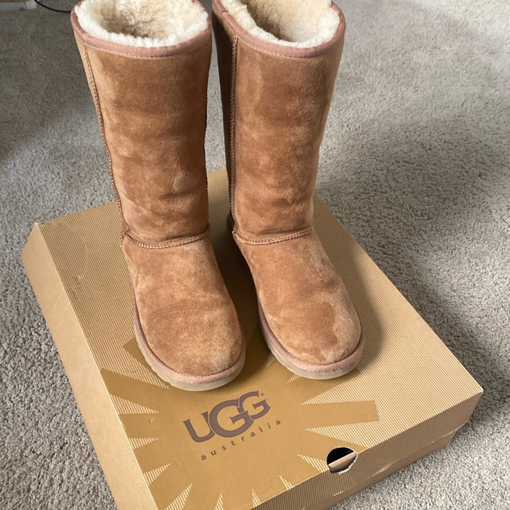 UGG AUSTRALIA